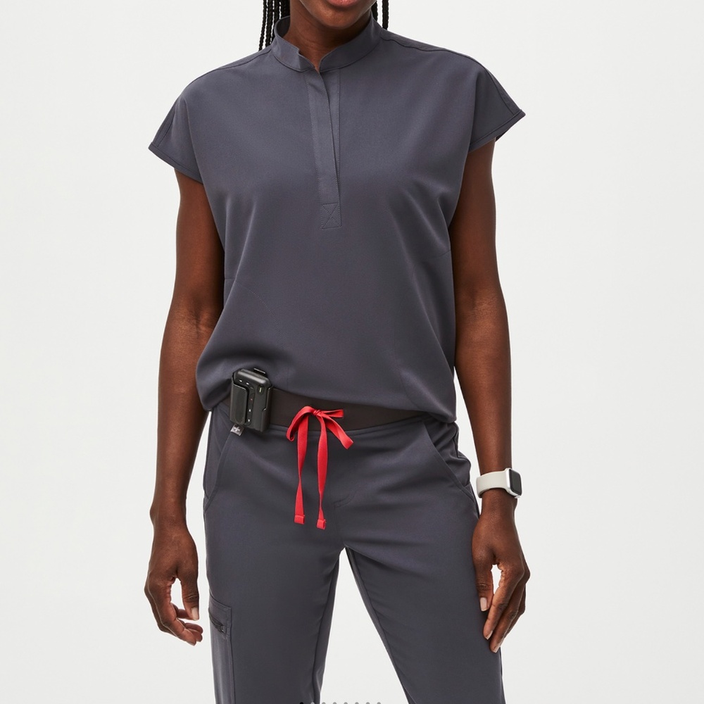FIGS Women’s Charcoal scrub set S Rafaela top, M Uman high waisted petite jogger